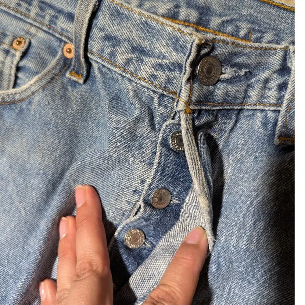 Vtg 1990s Levi's 501XX Shrink to Fit Button Fly Light Wash Distressed Jeans 32